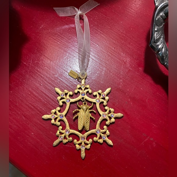 Croghans goldbug ornament. 3 1/2 inches. Sold out. Like new - Picture 1 of 3
